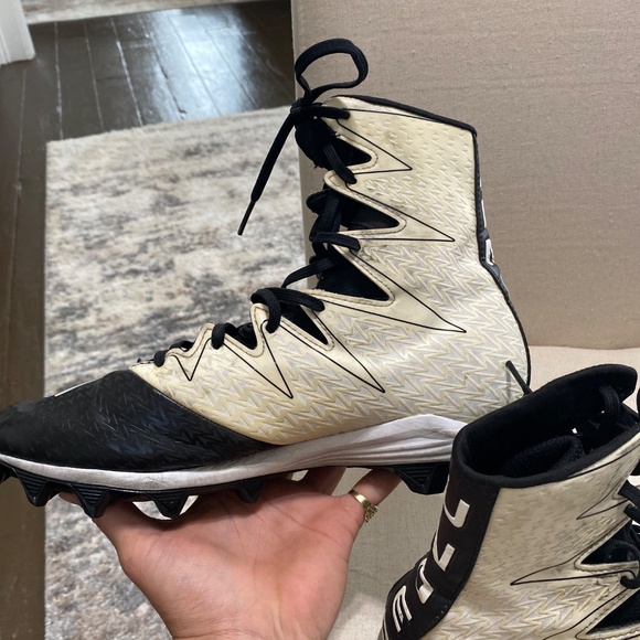 Under Armour clutch fit football cleats high Mens size 10 - Picture 5 of 9